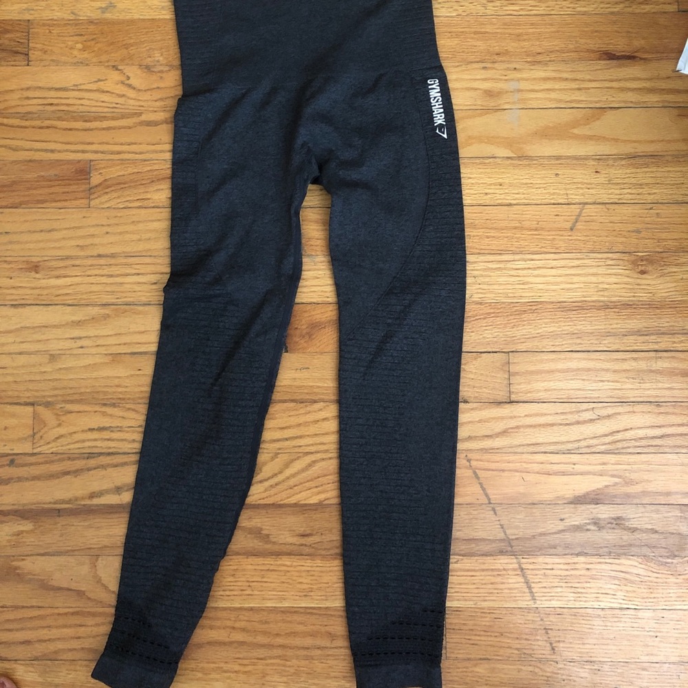 Gym shark leggings